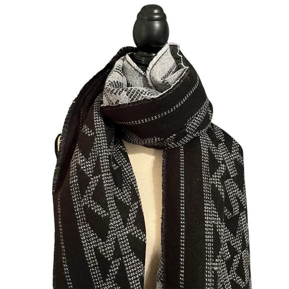 Michael Kors MK | NEW Signature Logo Black Gray Wrap Scarf Sz OS - Picture 1 of 3